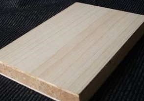   ��ľ���B(t��i)��İ��߀Ҫ�M�з֌�